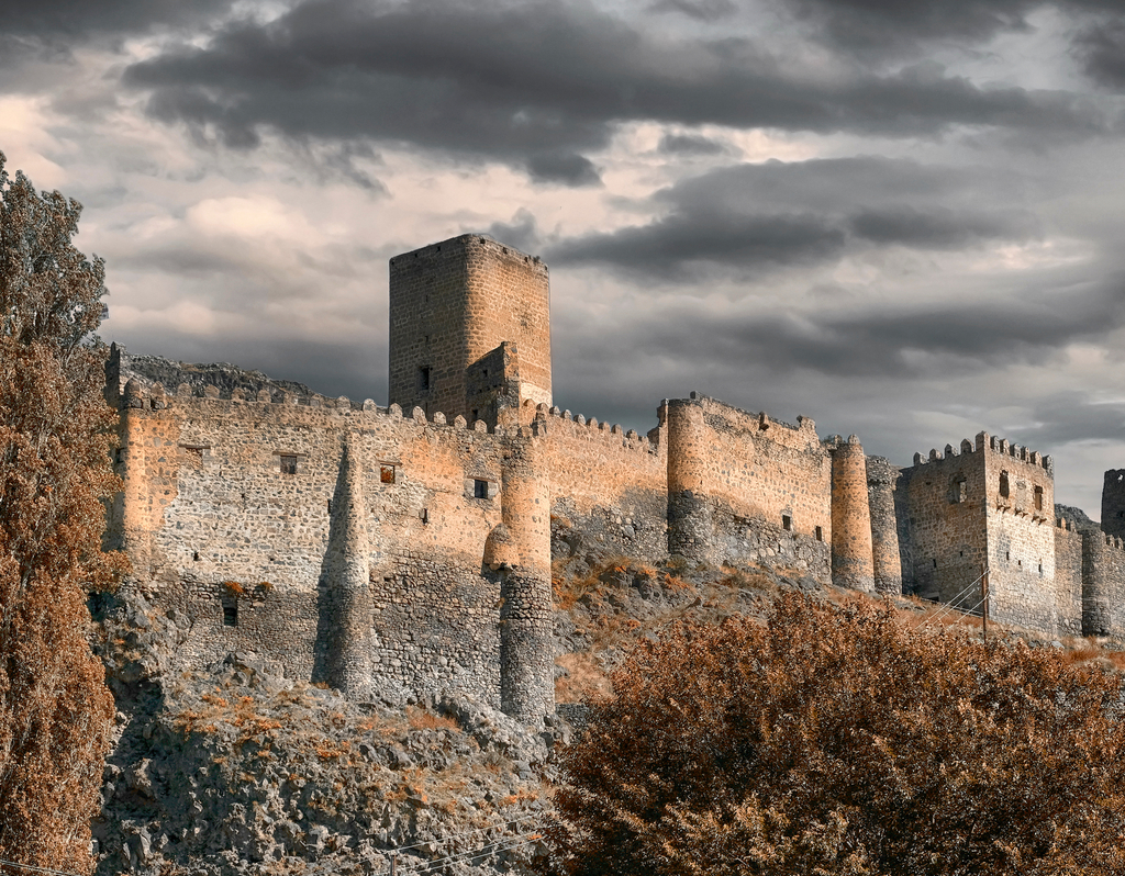 Lais Puzzle - Antike Festung Khertvisi auf Felsen im Kaukasusgebirge in Georgien Akhaltsikhe - 40, 100, 200, 500, 1.000 & 2.000 Teile p-291823