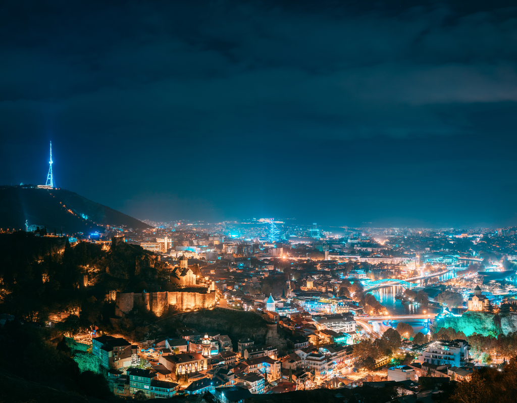 Lais Puzzle - Tiflis, Georgien. Top View of Cityscape Skyline Stadt in der Nacht Beleuchtungen. Georgische Hauptstadt - 40, 100, 200, 500, 1.000 & 2.000 Teile p-291829