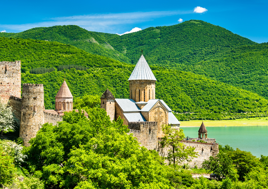 Lais Puzzle - Burg Ananuri am Fluss Aragvi in Georgien - 1.000 Teile p-291851