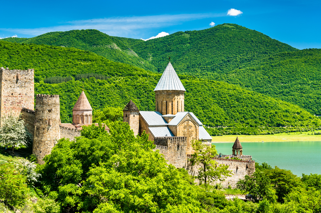 Lais Puzzle - Burg Ananuri am Fluss Aragvi in Georgien - 2.000 Teile p-291852