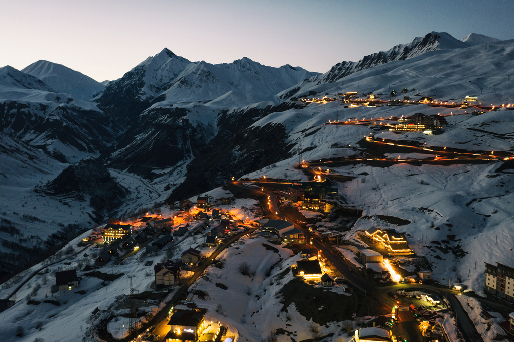 Lais Puzzle - Ferienort Gudauri, Kaukasusgebirge in Georgien - 2.000 Teile p-291858