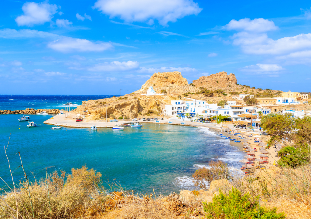 Lais Puzzle - Blick auf den schönen Strand und Hafen von Finiki, Insel Karpathos, Griechenland - 1.000 Teile p-292529