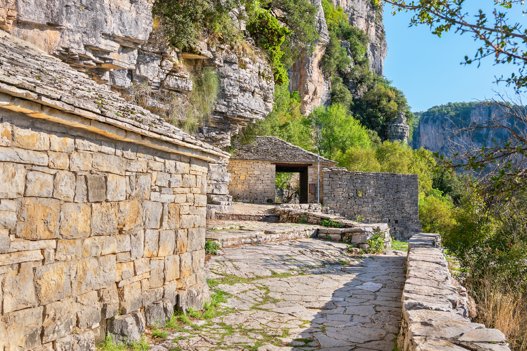 Lais Puzzle - Kloster von Agia Paraskevi. Monodendri, Griechenland - 2.000 Teile p-292914