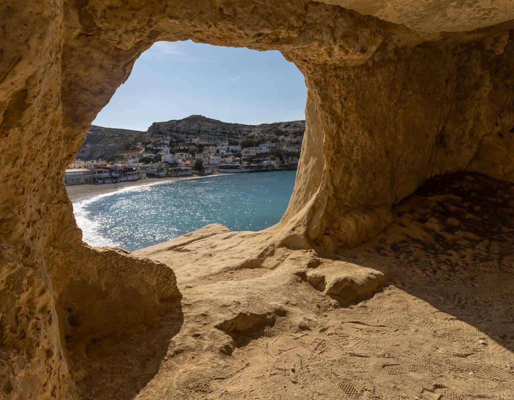 Lais Puzzle - Beeindruckende römische Katakomben in den Sandsteinfelsen über dem Strand von Matala, Kreta, Griechenland - 40, 100, 200, 500, 1.000 & 2.000 Teile p-292915
