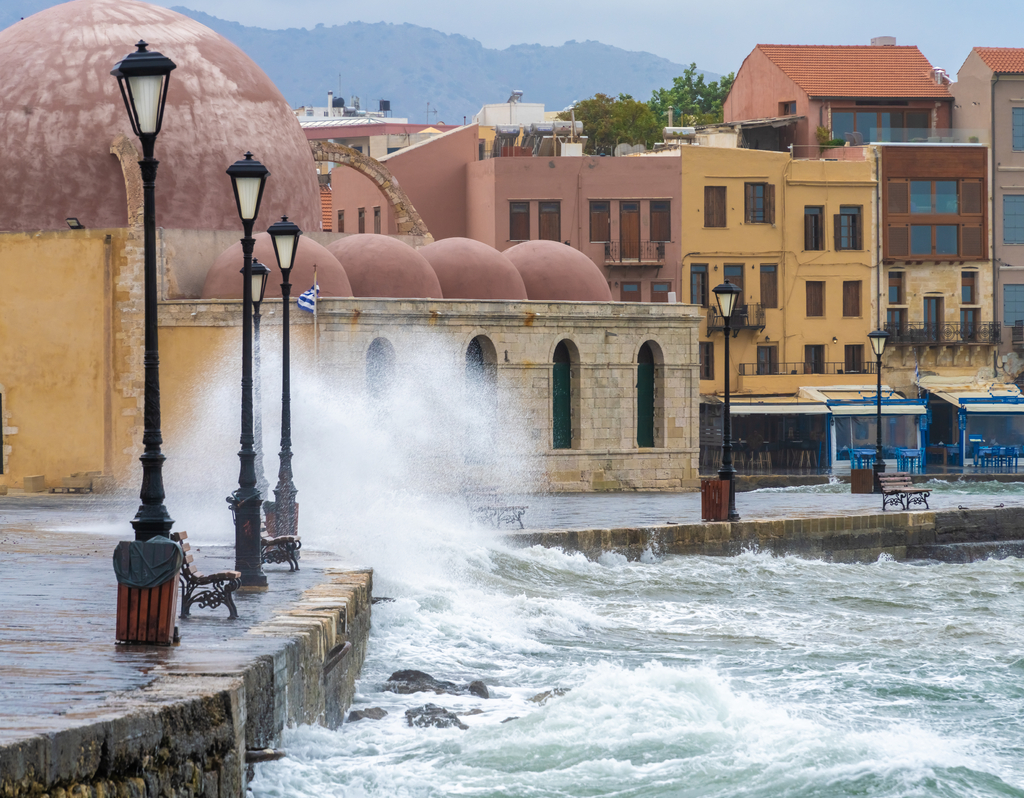 Lais Puzzle - Vom Sturm überflutete Straßen am Meer in Kasteli, der Stadt von Chania, der zweitgrößten Stadt auf Kreta, Griechenland - 40, 100, 200, 500, 1.000 & 2.000 Teile p-292921