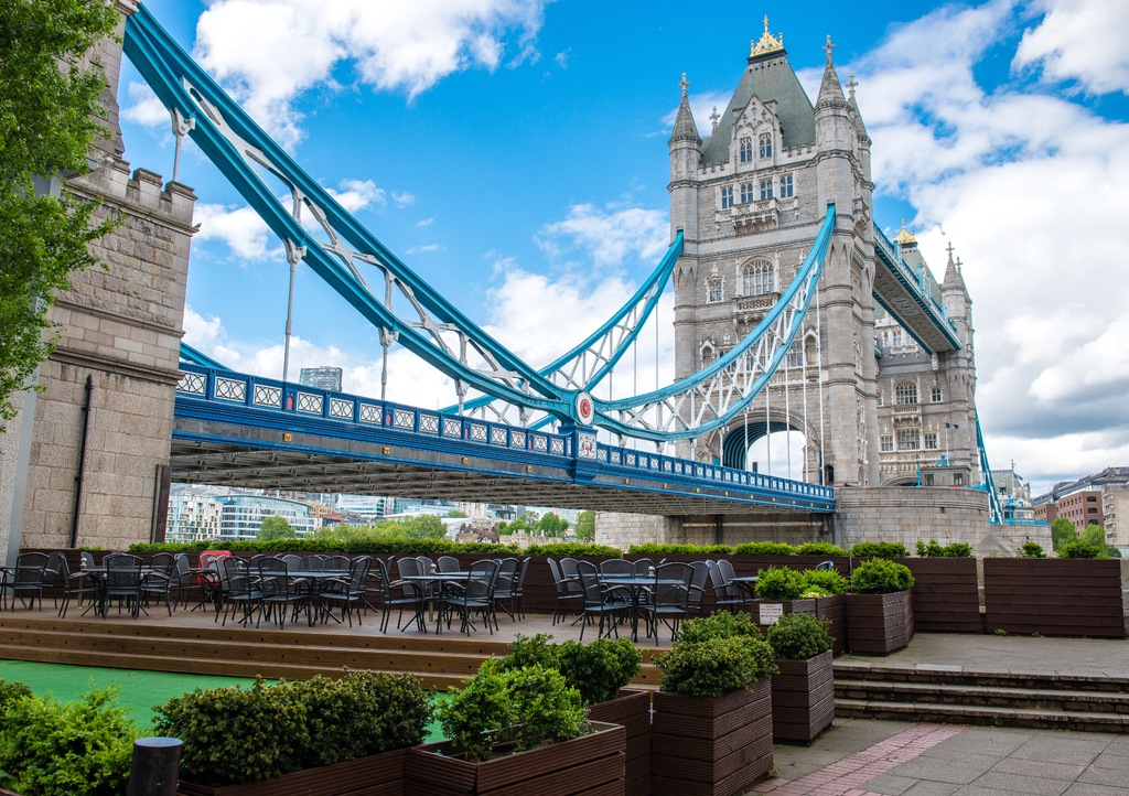 Lais Puzzle - Londoner Tower Bridge an einem bewölkten Tag - 1.000 Teile p-293183