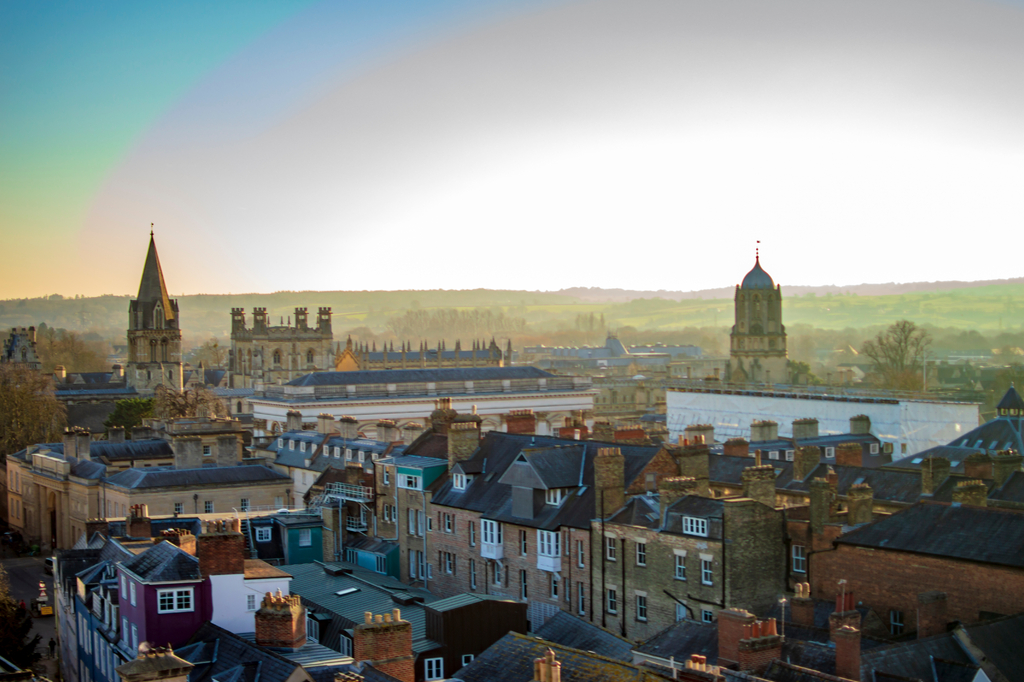 Lais Puzzle - Die Stadt Oxford mit den Grünflächen am anderen Ende - 2.000 Teile p-294270