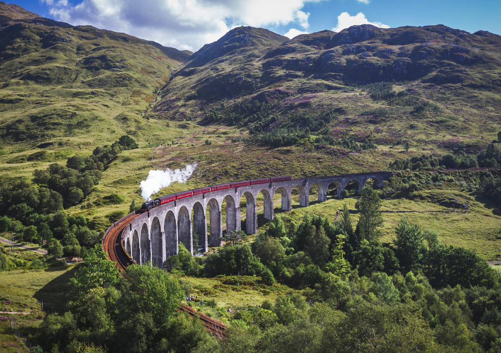 Lais Puzzle - Glenfinnan Railway Viaduct in Schottland mit dem vorbeifahrenden Jacobite-Dampfzug - 1.000 Teile p-294785