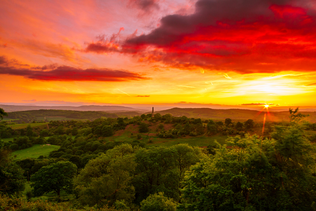 Lais Puzzle - Sonnenuntergang von Midsummer Hill Malverns an der Grenze zwischen Worcestershire und Herefordshire an einem schönen Maiabend - 2.000 Teile p-295014