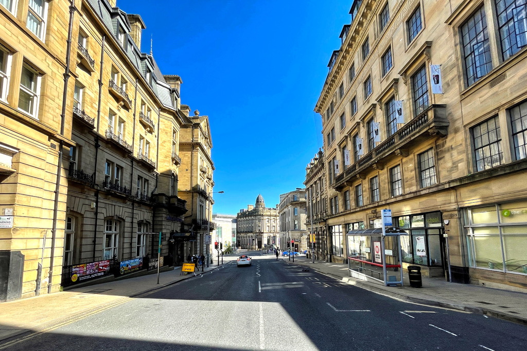 Lais Puzzle - Blick auf die Cheapside mit viktorianischen Gebäuden in der postindustriellen Stadt Bradford, Yorkshire, UK - 2.000 Teile p-295308
