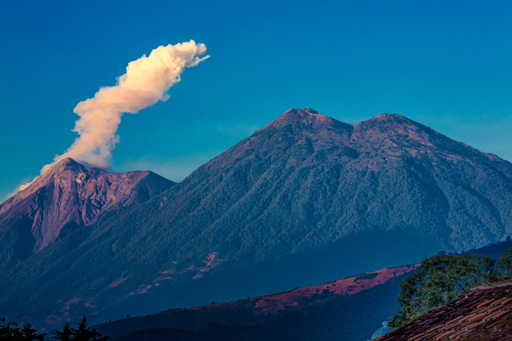 Lais Puzzle - Vulkanfeuer, Antigua Guatemala - 2.000 Teile p-295554