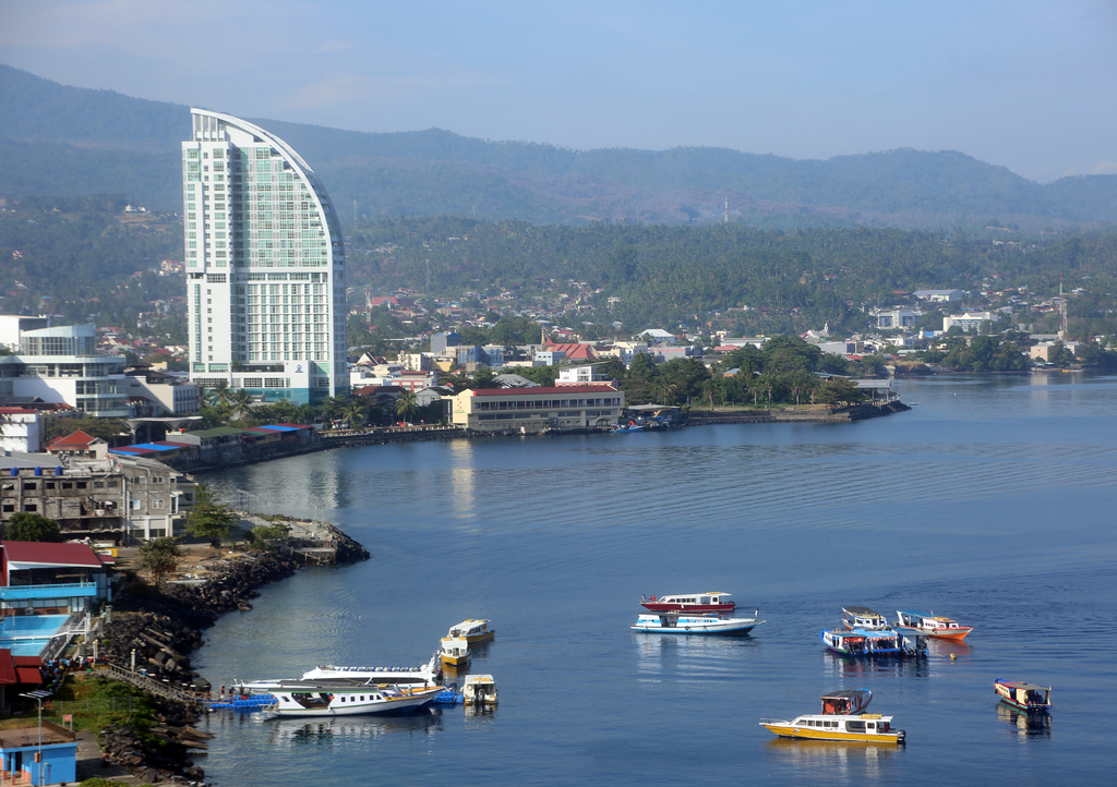 Lais Puzzle - Blick auf Manado in Nordsulawesi - 1.000 Teile p-296687