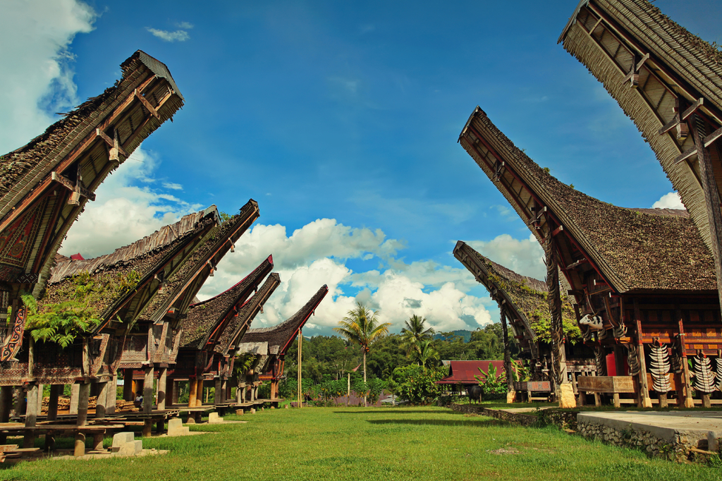 Lais Puzzle - Tongkonan traditionellen alten Häusern in Buntu Pune Dorf. Tana Toraja, Sulawesi. Indonesien - 2.000 Teile p-296748