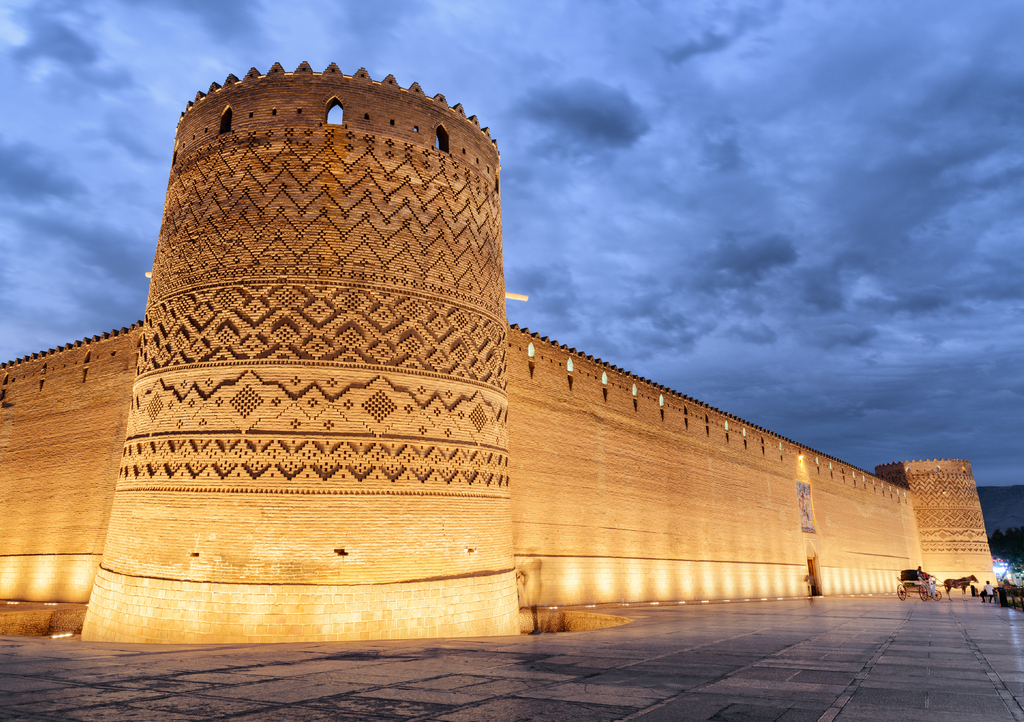 Lais Puzzle - Wunderschöne Abendansicht der Karim-Khan-Zitadelle, Shiraz, Iran - 1.000 Teile p-296897