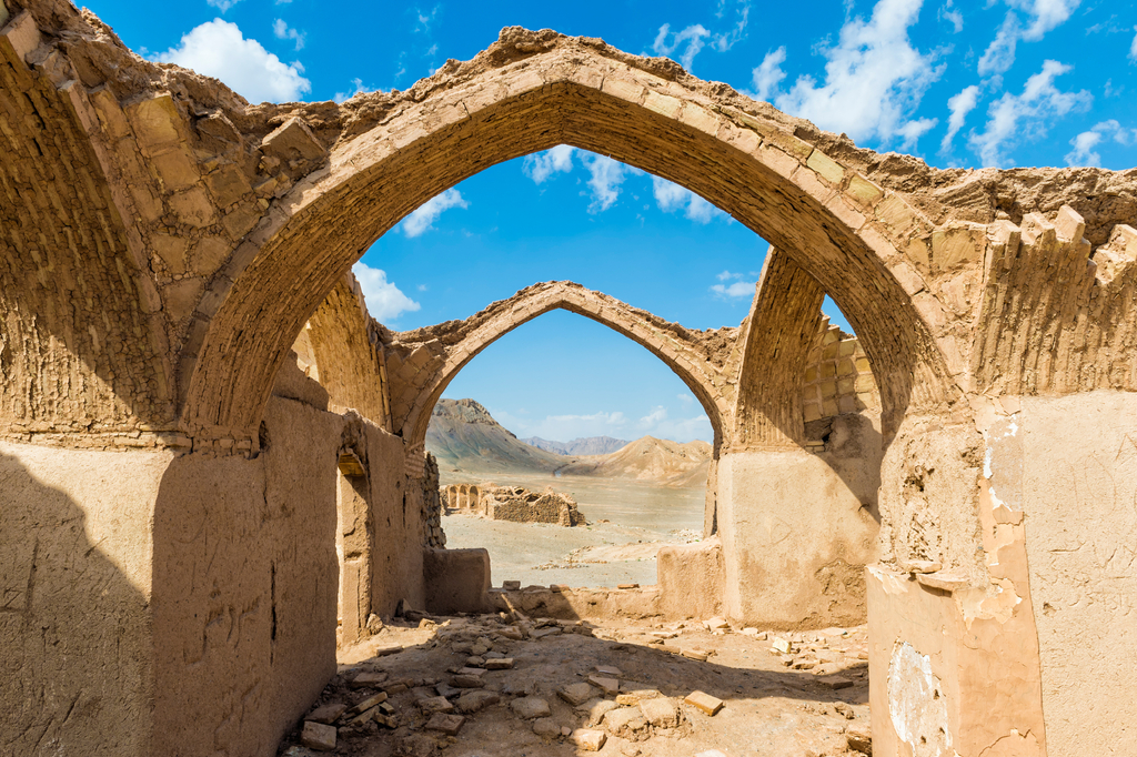 Lais Puzzle - Ruinen von Ritualgebäuden in der Nähe des zoroastrischen Turms des Schweigens Dakhmeh, Yazd, Iran - 2.000 Teile p-296916