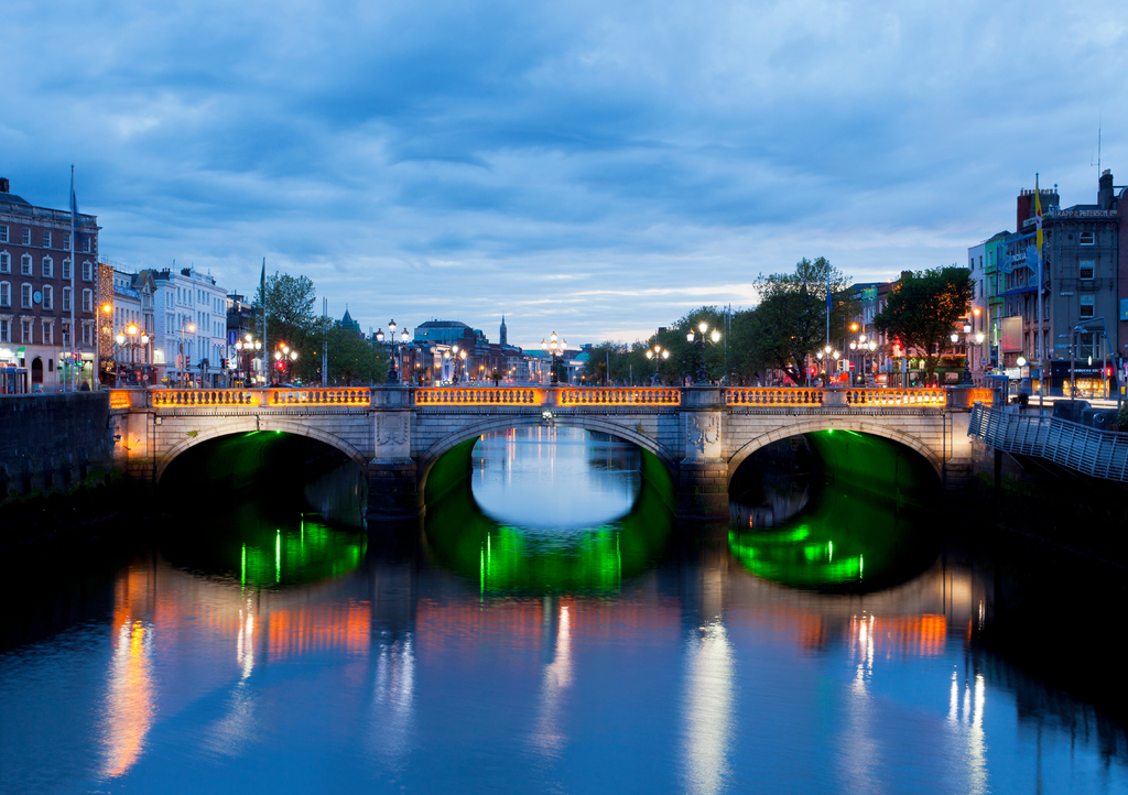 Lais Puzzle - O'Connell-Brücke in Dublin, Irland, unten am Fluss Liffey bei Sonnenuntergang - 1.000 Teile p-296957