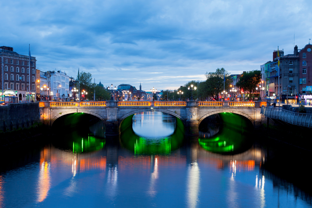 Lais Puzzle - O'Connell-Brücke in Dublin, Irland, unten am Fluss Liffey bei Sonnenuntergang - 2.000 Teile p-296958