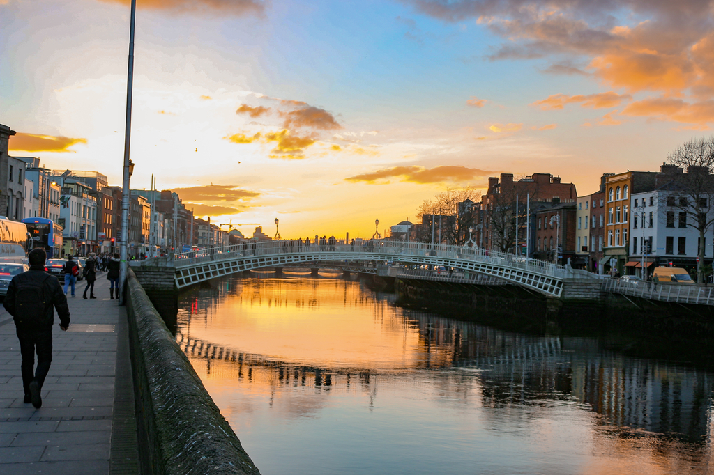 Lais Puzzle - Dublin bei Nacht mit der Ha'penny-Brücke und den Lichtern des Flusses Liffey - 2.000 Teile p-297144