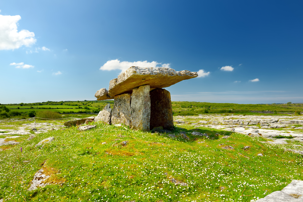 Lais Puzzle - Poulnabrone Dolmen, ein neolithisches Portalgrab, Touristenattraktion in den Burren, County Clare, Irland - 2.000 Teile p-297252