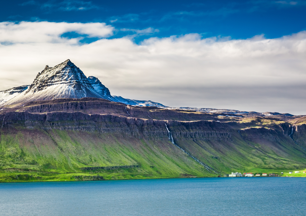 Lais Puzzle - Vulkanischer Berg über einem Fjord, Island - 1.000 Teile p-297593