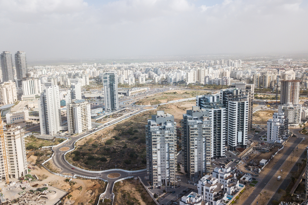 Lais Puzzle - Modernes Stadtviertel mit Wohnhäusern, Ashdod, Israel - 2.000 Teile p-298134