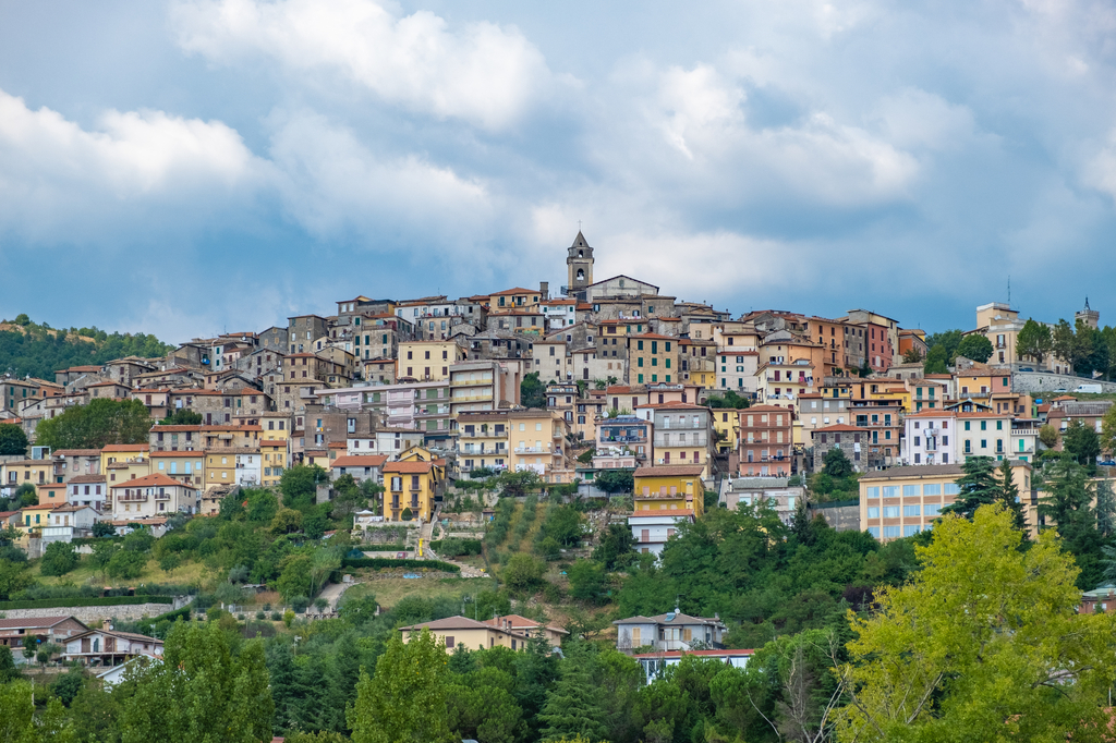 Lais Puzzle - Überblick über Fiuggi in Italien, Sehenswürdigkeit in Fiuggi, Provinz Frosinone, Latium - 2.000 Teile p-299706