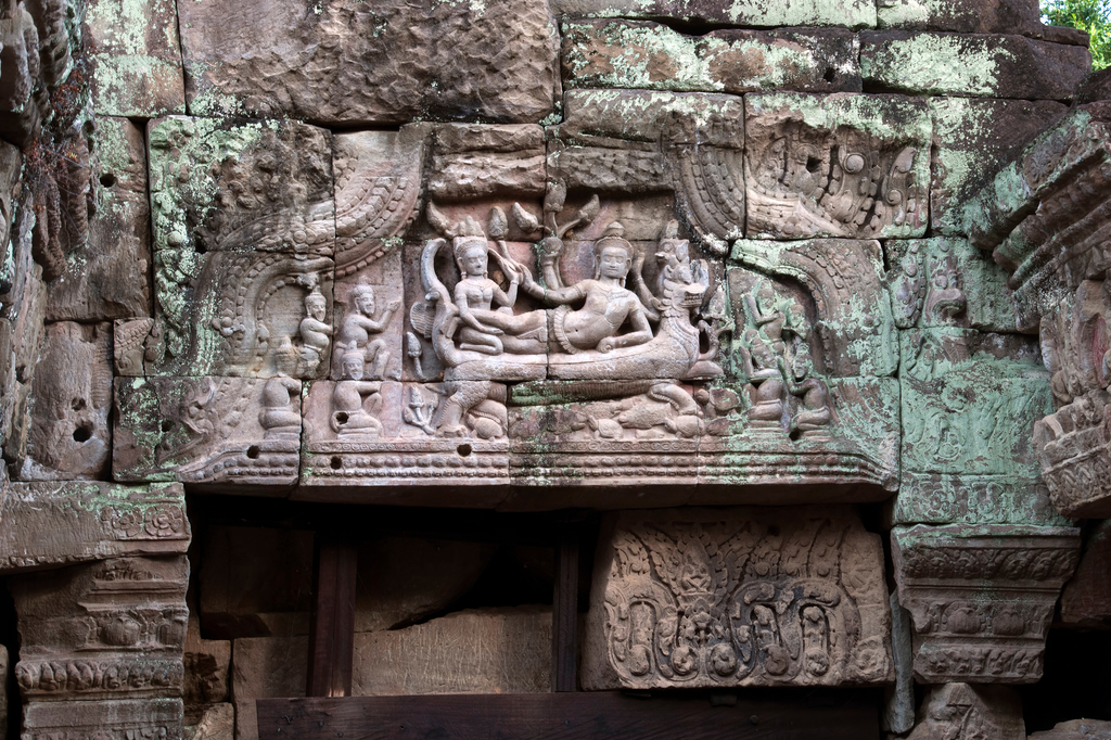 Lais Puzzle - Angkor Kambodscha, Schnitzerei des auf einer Schlange liegenden Hindu-Gottes Vishnu am Türsturz des Preah-Khan-Tempels aus dem 12. - 2.000 Teile p-300678