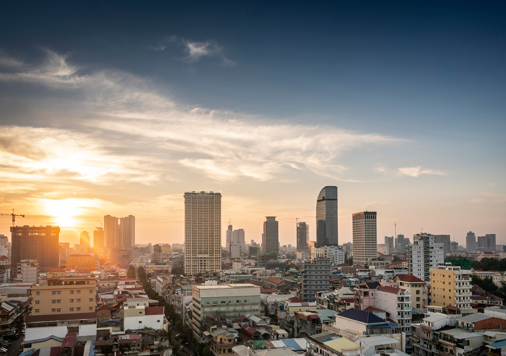 Lais Puzzle - Die Skyline der modernen städtischen Gebäude im Zentrum von Phnom Penh in Kambodscha - 1.000 Teile p-300767