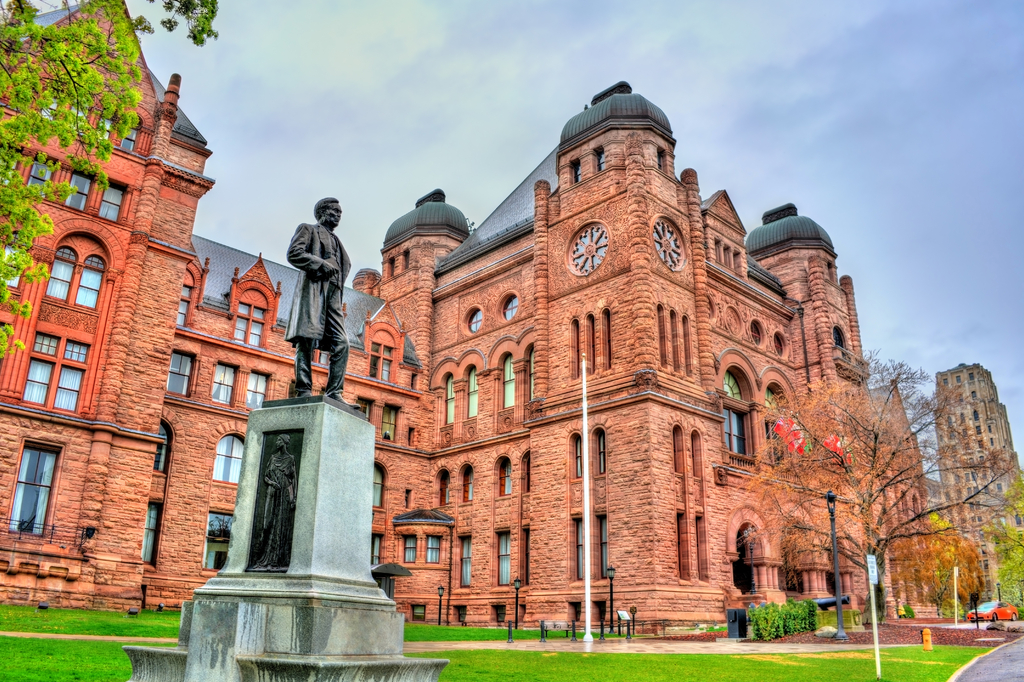 Lais Puzzle - Sir Oliver Mowat-Statue am Ontario Legislative Building in Toronto, Kanada - 2.000 Teile p-300978