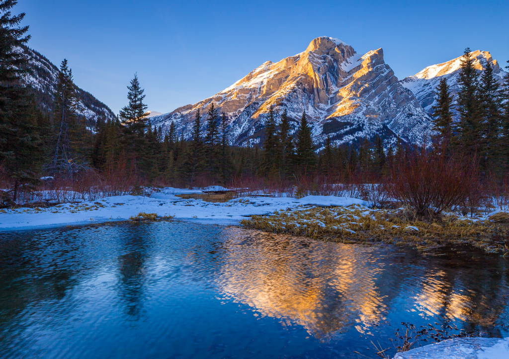 Lais Puzzle - Mount Kidd, ein Berg in Kananaskis in den kanadischen Rocky Mountains, Alberta, Kanada, und der Kananaskis River im Winter - 1.000 Teile p-301499