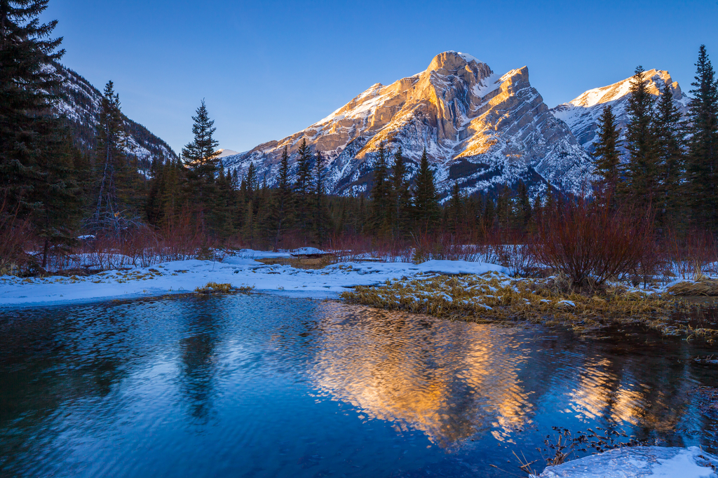 Lais Puzzle - Mount Kidd, ein Berg in Kananaskis in den kanadischen Rocky Mountains, Alberta, Kanada, und der Kananaskis River im Winter - 2.000 Teile p-301500