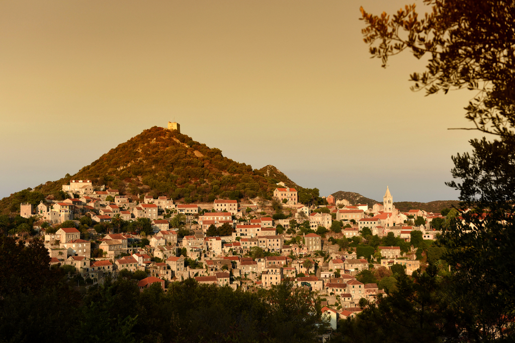 Lais Puzzle - Stadtbild der Altstadt von Lastovo, Insel Lastovo, Kroatien - 2.000 Teile p-302706