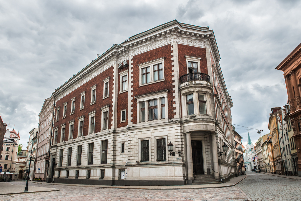 Lais Puzzle - Blick auf leere Domplatz Straße, wegen Covid-19 Quarantäne in Riga - 2.000 Teile p-303684