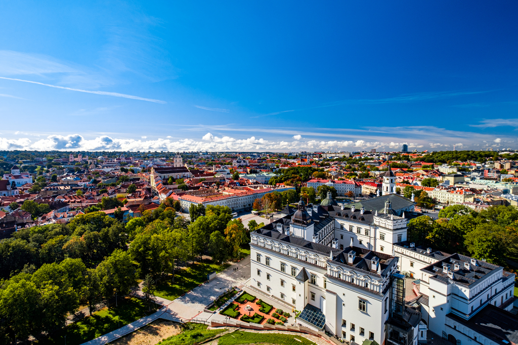 Lais Puzzle - Luftaufnahme der Altstadt von Vilnius, Litauen mit dem Palast der Großherzöge von Litauen im Vordergrund - 2.000 Teile p-303912