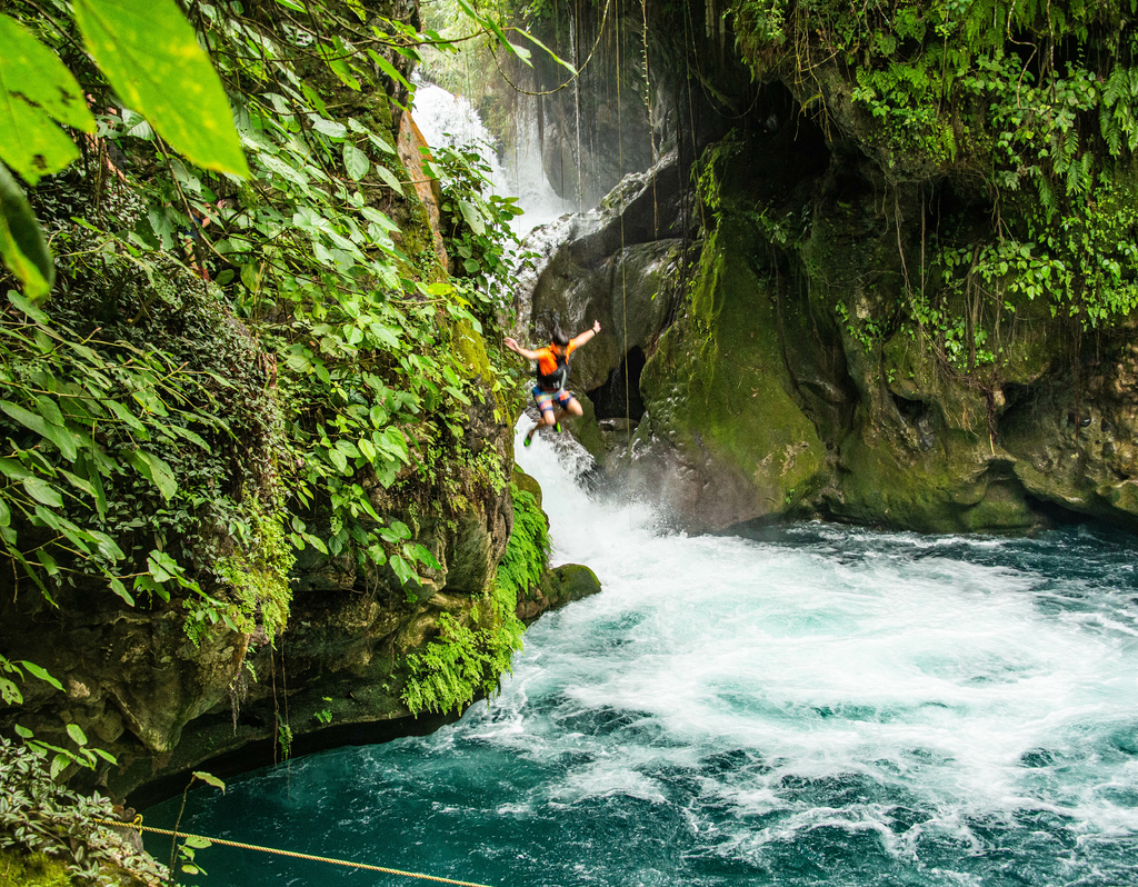Lais Puzzle - Springen am wunderschönen Puente de Dios-Wasserfall und Cenote, Tamasopo, San Luis Potosi, Mexiko - 40, 100, 200, 500, 1.000 & 2.000 Teile p-305707