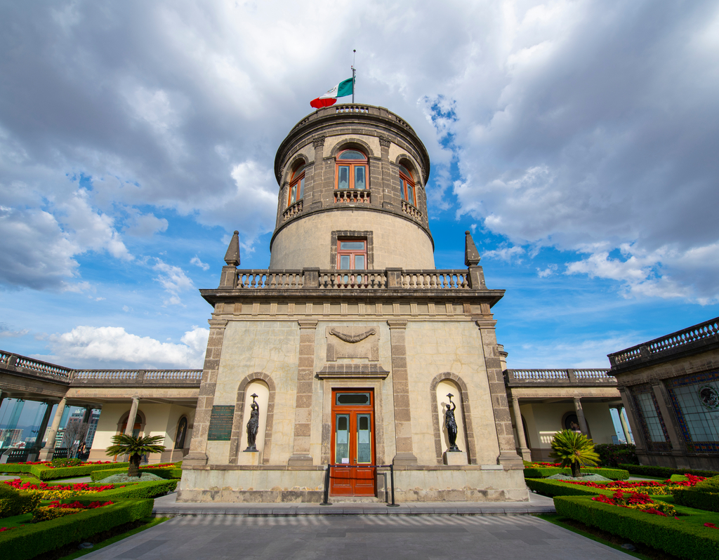 Lais Puzzle - Das Schloss Chapultepec wurde 1864 im neoklassischen Stil auf dem Chapultepec-Hügel in Mexiko-Stadt CDMX, Mexiko, erbaut. - 40, 100, 200, 500, 1.000 & 2.000 Teile p-305713