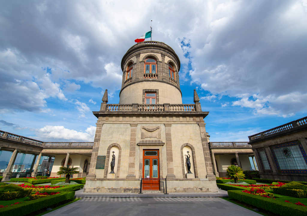 Lais Puzzle - Das Schloss Chapultepec wurde 1864 im neoklassischen Stil auf dem Chapultepec-Hügel in Mexiko-Stadt CDMX, Mexiko, erbaut. - 1.000 Teile p-305717