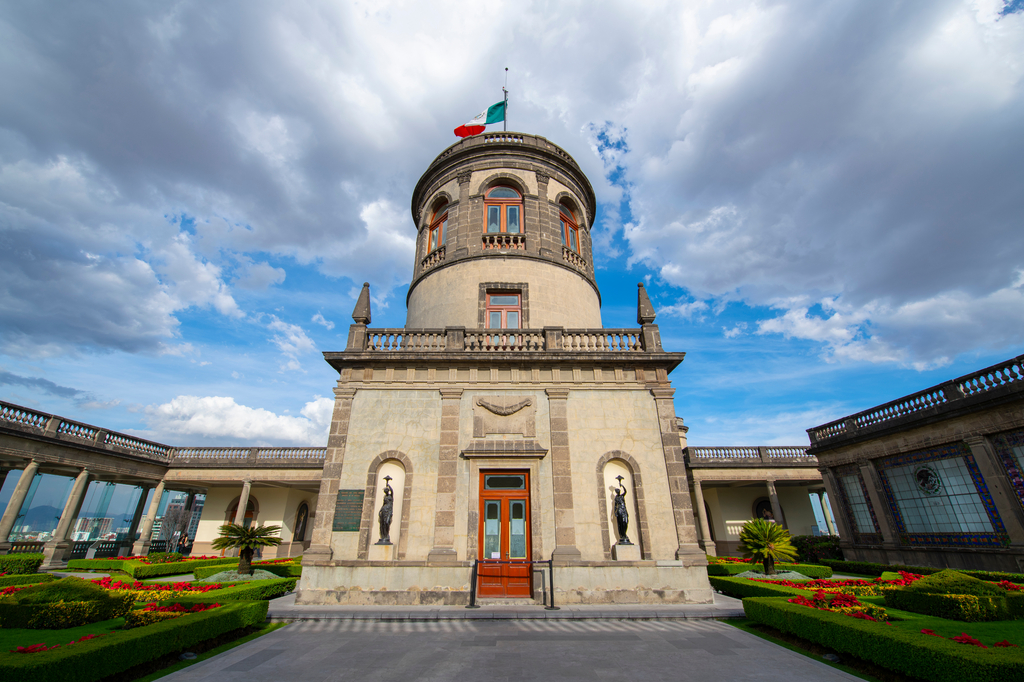 Lais Puzzle - Das Schloss Chapultepec wurde 1864 im neoklassischen Stil auf dem Chapultepec-Hügel in Mexiko-Stadt CDMX, Mexiko, erbaut. - 2.000 Teile p-305718