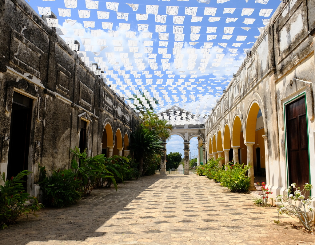 Lais Puzzle - Mexiko Yucatan Hacienda Yaxcopoil - Innenhofbereich - 40, 100, 200, 500, 1.000 & 2.000 Teile p-305797