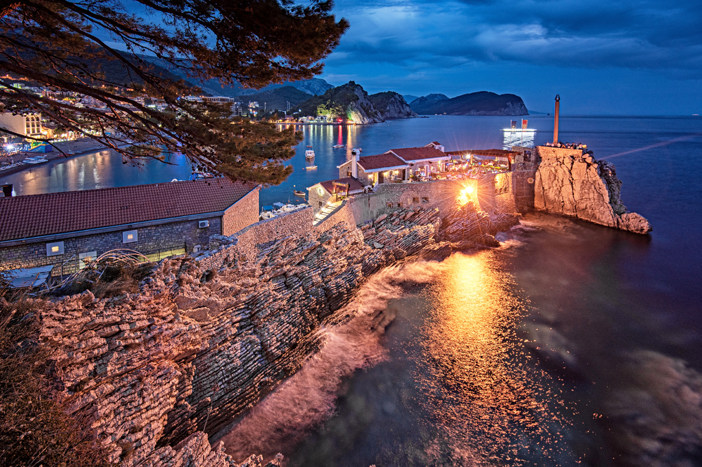 Lais Puzzle - Nächtlicher Blick auf Petrovac, Montenegro - 2.000 Teile p-306156