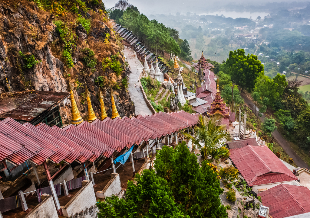 Lais Puzzle - Ein Blick von den Pindaya-Höhlen auf die Umgebung, Shan State, Myanmar - 1.000 Teile p-306311