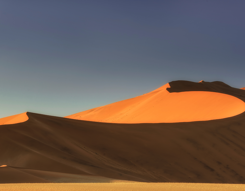 Lais Puzzle - Sossusvlei Salzpfanne mit hohen roten Sanddünen in der Namib-Wüste, Namibia, Afrika - 40, 100, 200, 500, 1.000 & 2.000 Teile p-306535