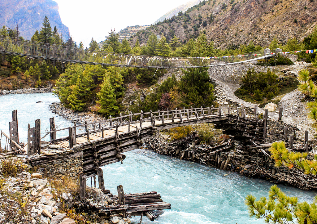 Lais Puzzle - Hölzerne Fußgängerbrücke auf dem Annapurna-Rundweg, Nepal - 1.000 Teile p-306797