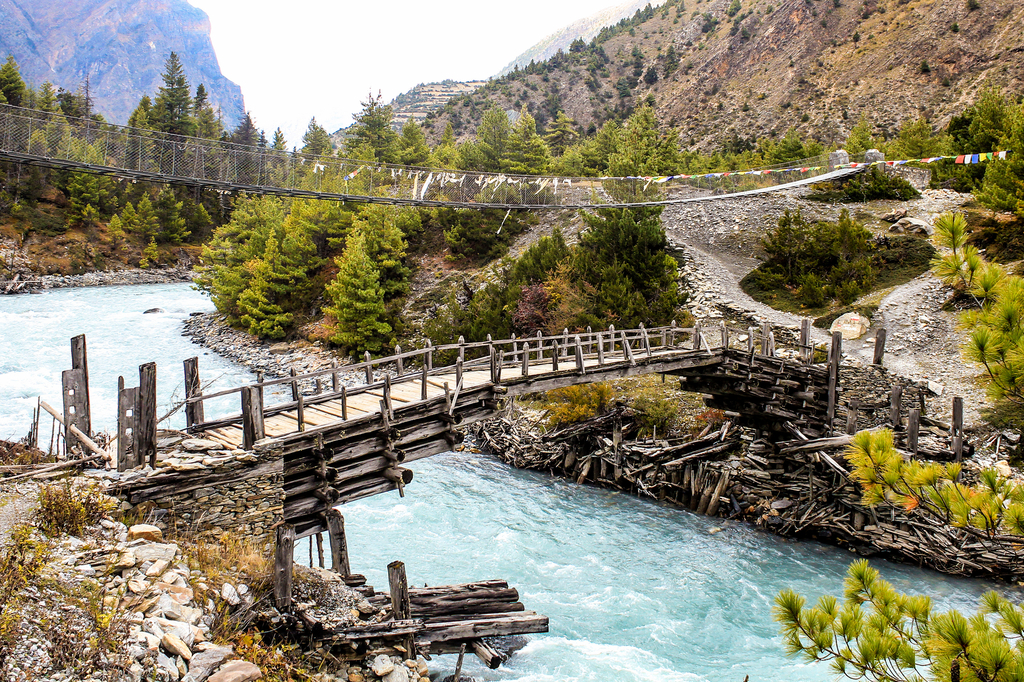 Lais Puzzle - Hölzerne Fußgängerbrücke auf dem Annapurna-Rundweg, Nepal - 2.000 Teile p-306798