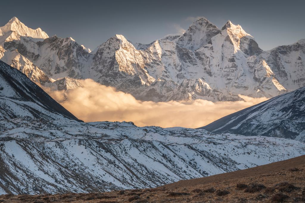 Lais Puzzle - Lichtwolken zwischen Schneegipfeln im Khumbu-Tal in Nepal - 2.000 Teile p-307020