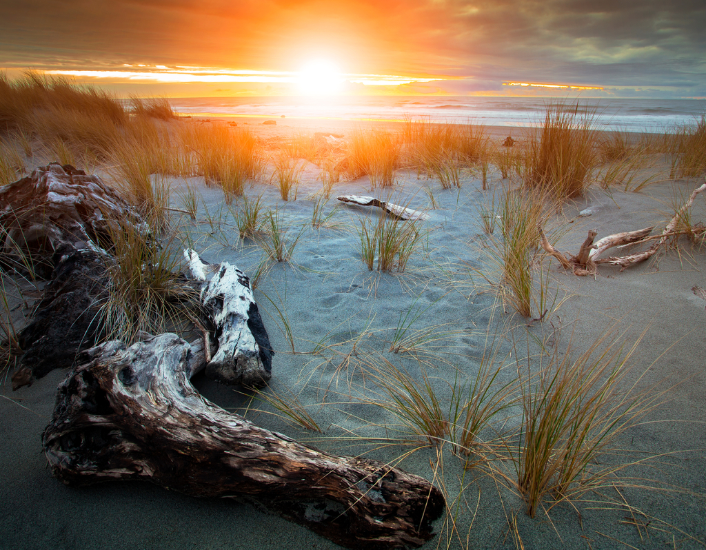 Lais Puzzle - Schöner Sonnenuntergang am Strand von Hokitika auf der Südinsel Neuseelands, dem beliebtesten Reiseziel für Naturliebhaber - 40, 100, 200, 500, 1.000 & 2.000 Teile p-307087