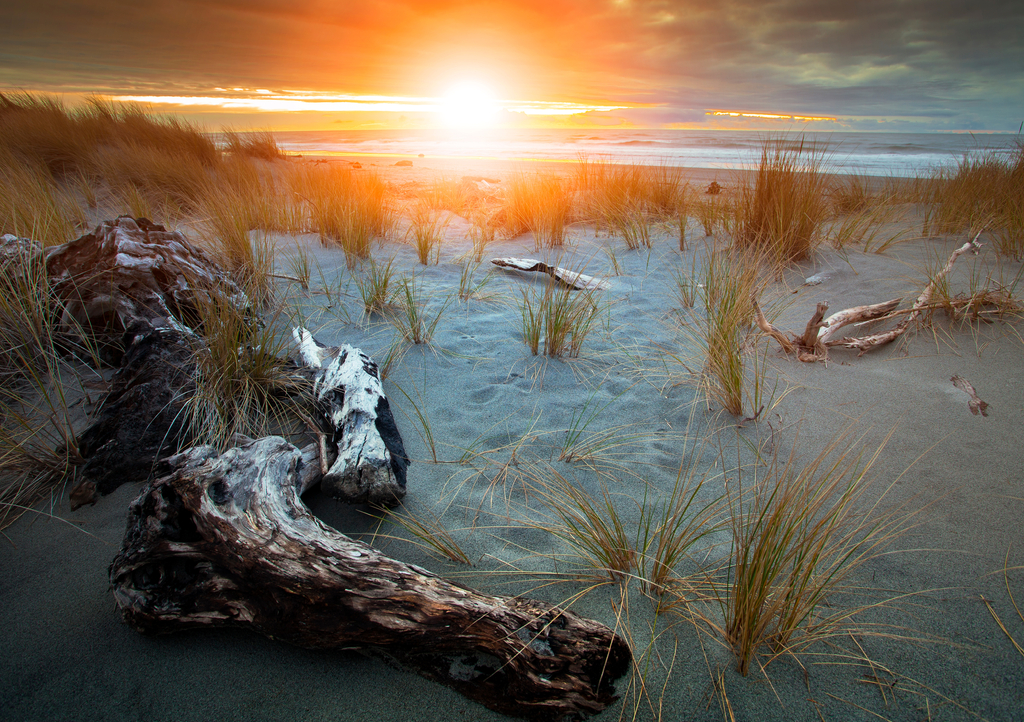 Lais Puzzle - Schöner Sonnenuntergang am Strand von Hokitika auf der Südinsel Neuseelands, dem beliebtesten Reiseziel für Naturliebhaber - 1.000 Teile p-307091