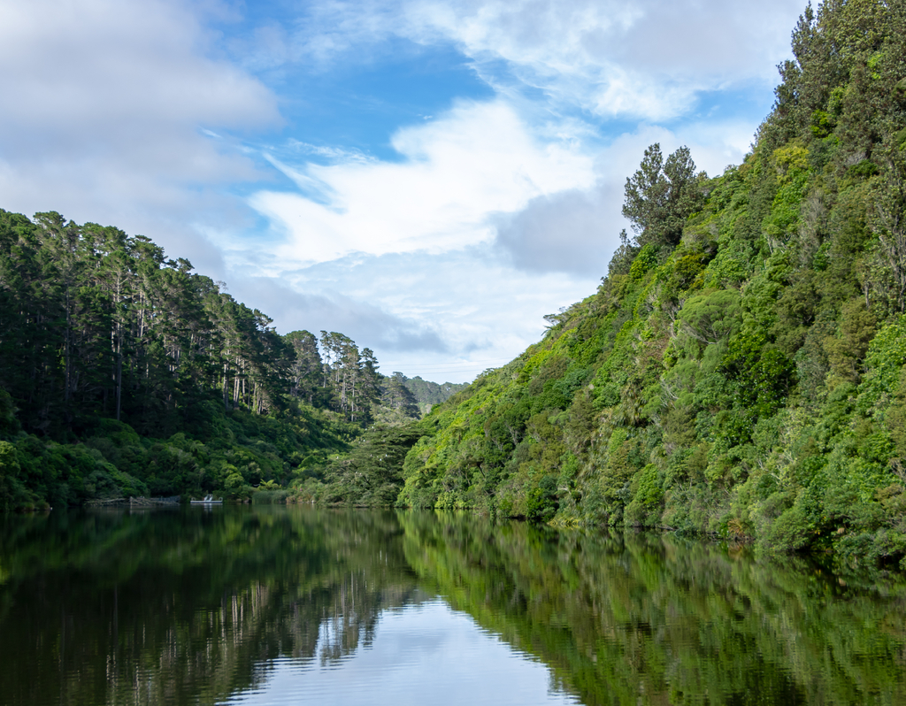 Lais Puzzle - Karori-Stausee mit spiegelnder Reflexion der neuseeländischen Berge - 40, 100, 200, 500, 1.000 & 2.000 Teile p-307237