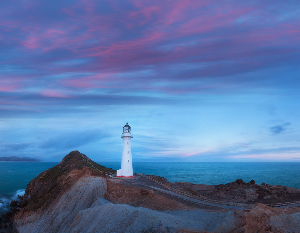 Lais Puzzle - Der Castle Point-Leuchtturm in der Nähe des Dorfes Castlepoint in der Region Wellington auf der Nordinsel Neuseelands ist der höchste Leuchtturm der Nordinsel. Schöner Landschaftshintergrund - 40, 100, 200, 500, 1.000 & 2.000 Teile p-307261