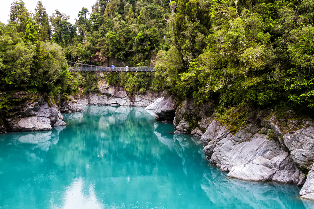 Lais Puzzle - Blaues Wasser des Hokitika River durch die Felswand im Hokitika Gorge Scenic Reserve, Westküste, Südinsel Neuseeland - 2.000 Teile p-307398